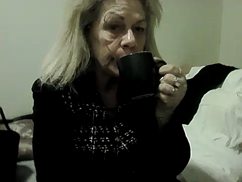 Snapshot of housewife_shantie chatting on November 13, 2025, 7:13 pm housewife shantie online show from November 13, 2025, 7:13 pm