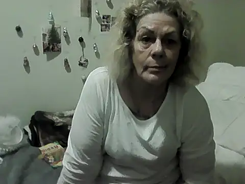 Snapshot of housewife_shantie chatting on November 28, 2025, 7:16 pm housewife shantie online show from November 28, 2025, 7:16 pm