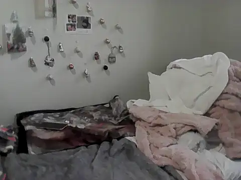 Snapshot of housewife_shantie chatting on December 5, 2025, 12:58 pm housewife shantie online show from December 5, 2025, 12:58 pm