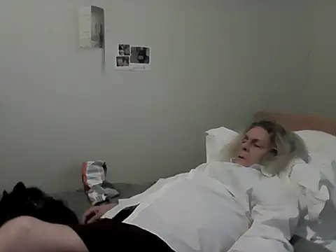 Snapshot of housewife_shantie chatting on February 1, 2026, 11:53 am housewife shantie online show from February 1, 2026, 11:53 am