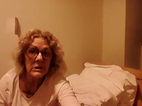 Snapshot of housewife_shantie chatting on March 5, 2026, 7:10 pm housewife shantie online show from March 5, 2026, 7:10 pm