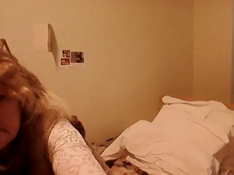 Snapshot of housewife_shantie chatting on March 6, 2026, 7:49 am housewife shantie online show from March 6, 2026, 7:49 am