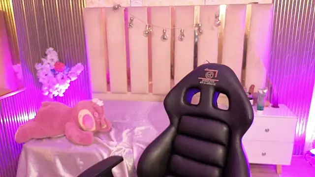 Andy tay1 online show from December 1, 2025, 3:44 am