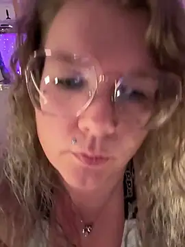 Snapshot of CurvyAnonymousGirl89 chatting on February 20, 2026, 5:02 pm CurvyAnonymousGirl89 online show from February 20, 2026, 5:02 pm