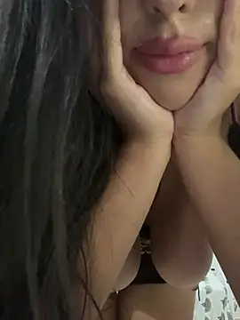 Snapshot of Chloe-antonella chatting on March 13, 2025, 4:38 am Chloe-antonella online show from March 13, 2025, 4:38 am