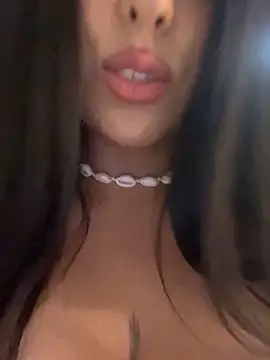 Snapshot of Chloe-antonella chatting on March 19, 2025, 4:14 am Chloe-antonella online show from March 19, 2025, 4:14 am