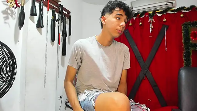 Harry LatinBoy online show from December 8, 2024, 7:43 pm