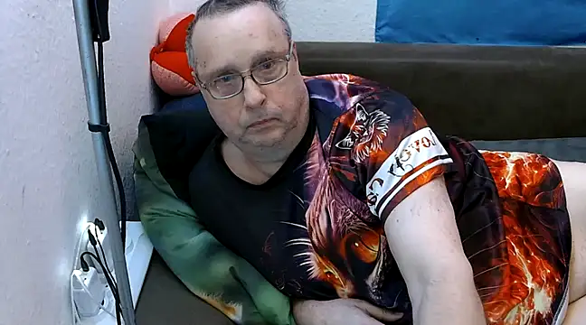 Manfred1012 online show from February 26, 2025, 5:09 am