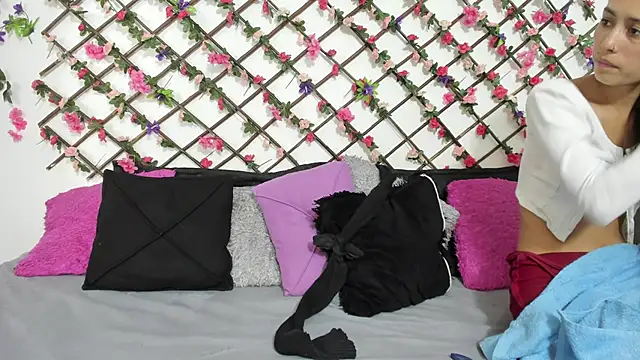 thedream girls online show from February 10, 2025, 2:37 pm