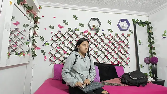 thedream girls online show from February 24, 2025, 7:09 pm