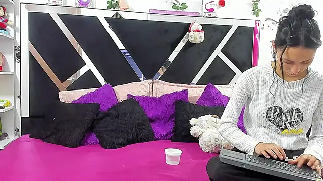 thedream girls online show from September 19, 2025, 12:06 pm