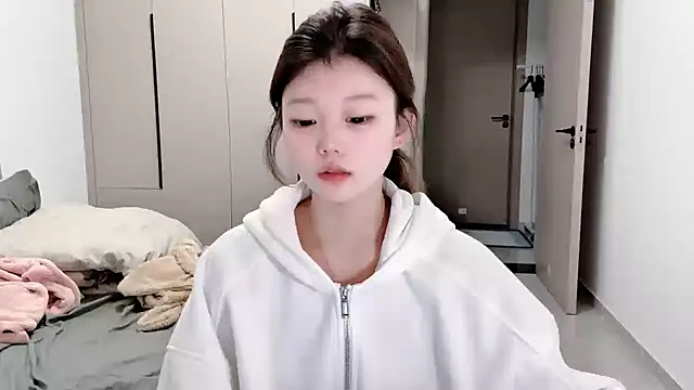 yangyang-1115 online show from October 13, 2025, 5:07 am