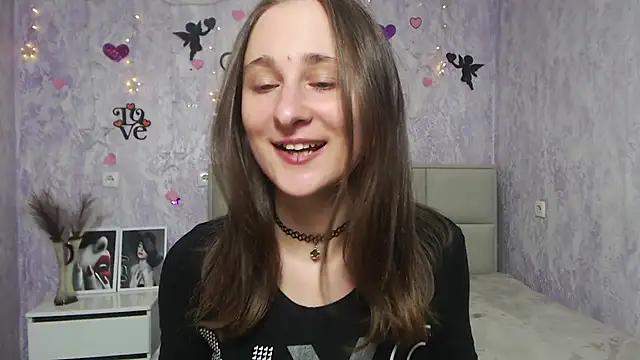 Snapshot of MichelLeee chatting on February 5, 2025, 12:17 pm MichelLeee online show from February 5, 2025, 12:17 pm
