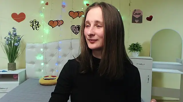 Snapshot of MichelLeee chatting on February 21, 2025, 6:15 pm MichelLeee online show from February 21, 2025, 6:15 pm