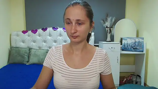 Snapshot of MichelLeee chatting on September 16, 2025, 11:22 am MichelLeee online show from September 16, 2025, 11:22 am
