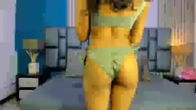 Snapshot of AshleyHill2 chatting on February 14, 2025, 4:04 am AshleyHill2 online show from February 14, 2025, 4:04 am