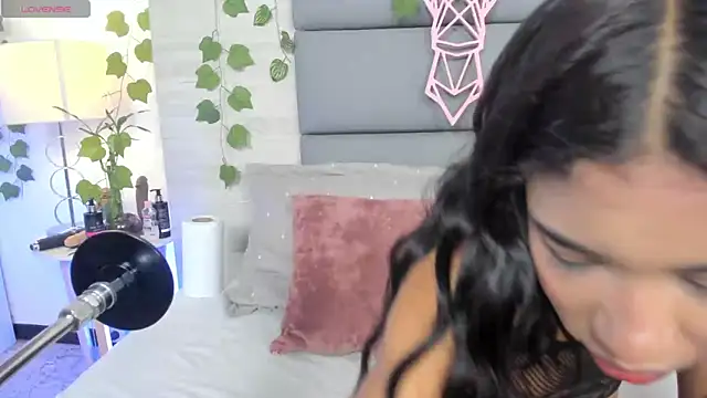 AshleyHill2 online show from November 4, 2025, 3:49 am