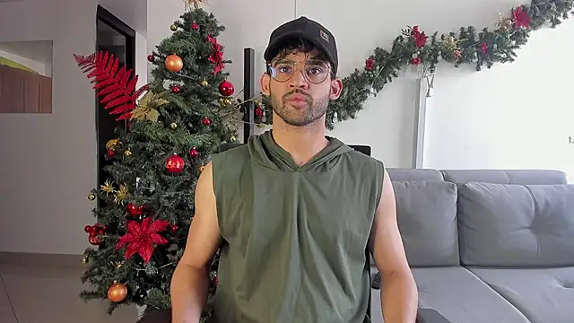 Snapshot of andrewChris_ chatting on December 20, 2024, 6:13 pm andrewChris  online show from December 20, 2024, 6:13 pm