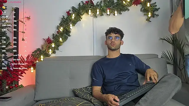 Snapshot of andrewChris_ chatting on December 28, 2024, 3:58 am andrewChris  online show from December 28, 2024, 3:58 am