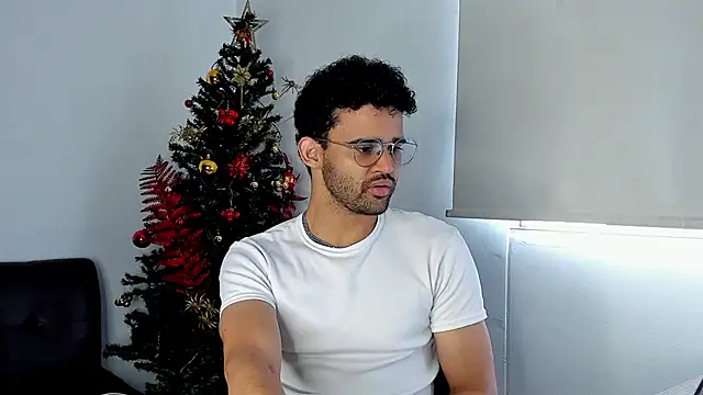 Snapshot of andrewChris_ chatting on December 18, 2025, 3:51 pm andrewChris online show from December 18, 2025, 3:51 pm