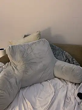 badlills201 online show from March 3, 2026, 2:18 am