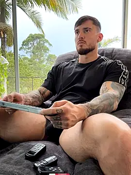 Snapshot of DimitriSullivan_ chatting on October 24, 2025, 5:53 pm DimitriSullivan online show from October 24, 2025, 5:53 pm