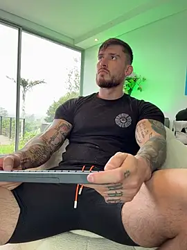 Snapshot of DimitriSullivan_ chatting on November 20, 2025, 5:56 pm DimitriSullivan online show from November 20, 2025, 5:56 pm