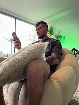 Snapshot of DimitriSullivan_ chatting on December 2, 2025, 2:12 pm DimitriSullivan online show from December 2, 2025, 2:12 pm