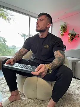 Snapshot of DimitriSullivan_ chatting on December 4, 2025, 1:42 pm DimitriSullivan online show from December 4, 2025, 1:42 pm