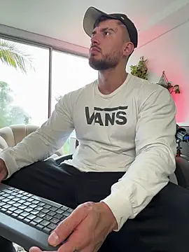 Snapshot of DimitriSullivan_ chatting on December 5, 2025, 1:42 pm DimitriSullivan online show from December 5, 2025, 1:42 pm