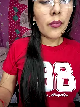 Velyn 18 online show from December 3, 2025, 6:50 pm