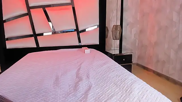 AriannaRussell  online show from September 22, 2025, 4:09 pm