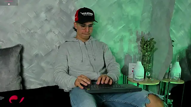 Snapshot of -Bruno-Bs chatting on October 16, 2025, 12:22 am -Bruno-Bs online show from October 16, 2025, 12:22 am