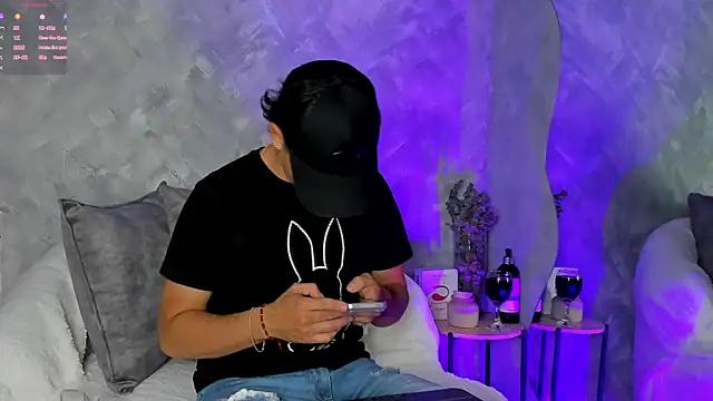 Snapshot of -Bruno-Bs chatting on October 21, 2025, 10:43 pm -Bruno-Bs online show from October 21, 2025, 10:43 pm