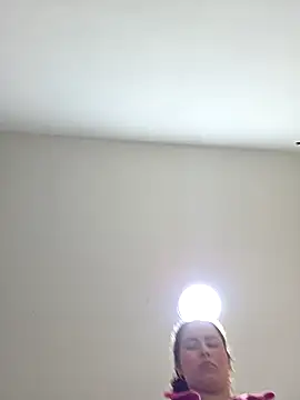 NeredaXxx online show from April 14, 2026, 8:04 pm