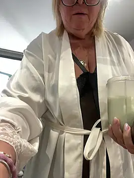 MoistCurveyChanel online show from July 12, 2026, 10:50 am