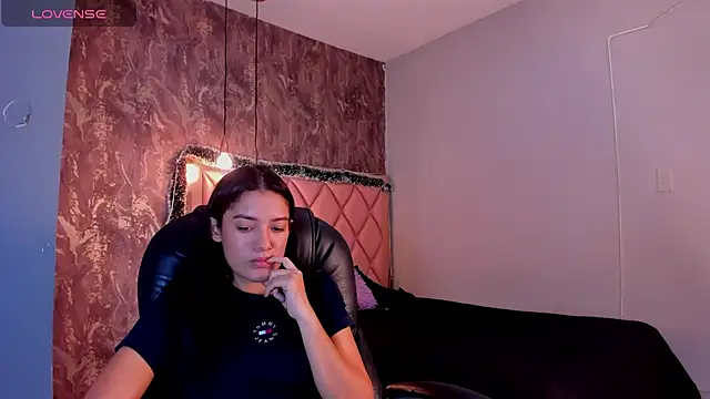 Snapshot of SKYLERWHIITEE chatting on December 12, 2024, 6:14 am SKYLERWHIITEE online show from December 12, 2024, 6:14 am