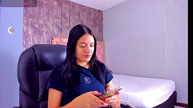 Snapshot of SKYLERWHIITEE chatting on January 6, 2025, 4:04 am SKYLERWHIITEE online show from January 6, 2025, 4:04 am