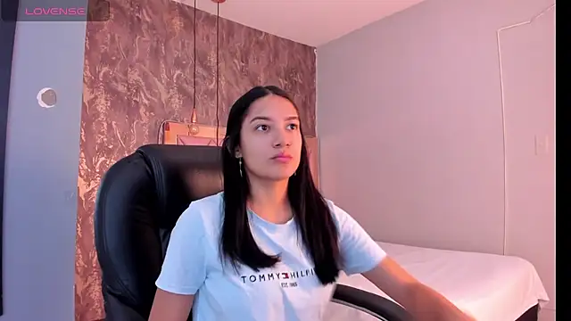 Snapshot of SKYLERWHIITEE chatting on January 10, 2025, 2:25 am SKYLERWHIITEE online show from January 10, 2025, 2:25 am