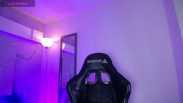 Aniie Doll online show from April 13, 2026, 8:25 pm