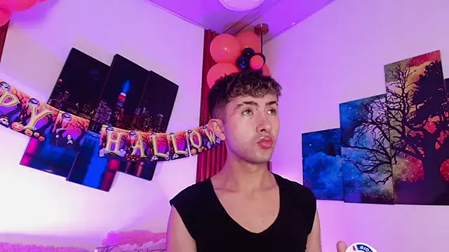 Snapshot of Noah_Xitruxx chatting on October 13, 2025, 2:22 am Noah Xitruxx online show from October 13, 2025, 2:22 am