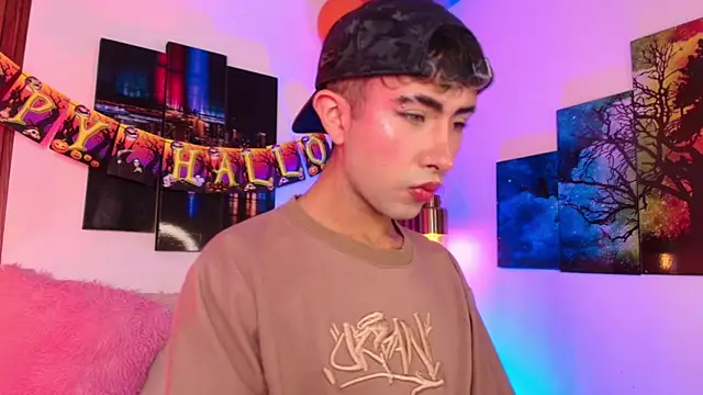 Snapshot of Noah_Xitruxx chatting on October 16, 2025, 3:18 am Noah Xitruxx online show from October 16, 2025, 3:18 am