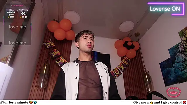 Snapshot of Noah_Xitruxx chatting on October 20, 2025, 4:02 am Noah Xitruxx online show from October 20, 2025, 4:02 am