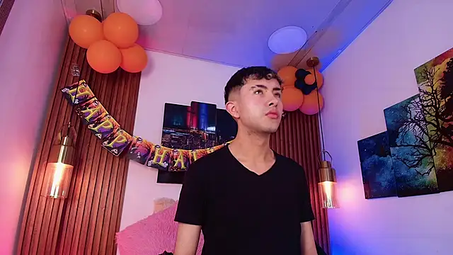 Snapshot of Noah_Xitruxx chatting on October 22, 2025, 2:34 am Noah Xitruxx online show from October 22, 2025, 2:34 am