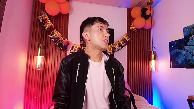 Snapshot of Noah_Xitruxx chatting on October 26, 2025, 2:39 am Noah Xitruxx online show from October 26, 2025, 2:39 am