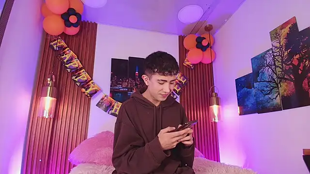 Snapshot of Noah_Xitruxx chatting on November 4, 2025, 3:16 am Noah Xitruxx online show from November 4, 2025, 3:16 am