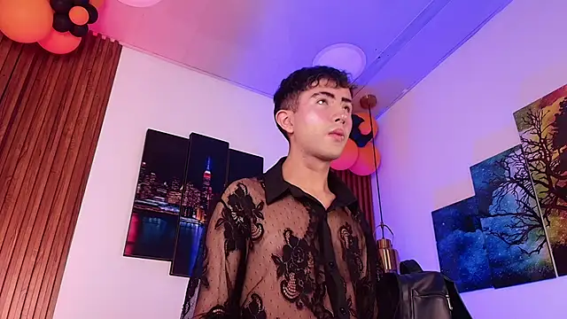 Snapshot of Noah_Xitruxx chatting on November 6, 2025, 3:18 am Noah Xitruxx online show from November 6, 2025, 3:18 am