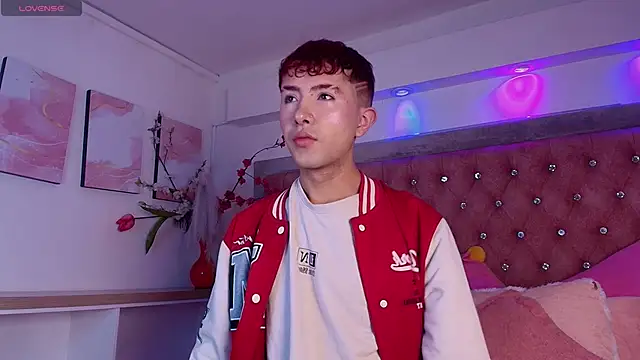 Snapshot of Noah_Xitruxx chatting on November 12, 2025, 1:11 pm Noah Xitruxx online show from November 12, 2025, 1:11 pm