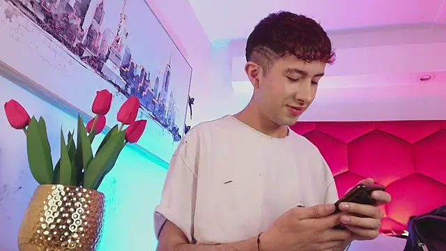 Snapshot of Noah_Xitruxx chatting on December 3, 2025, 12:58 pm Noah Xitruxx online show from December 3, 2025, 12:58 pm