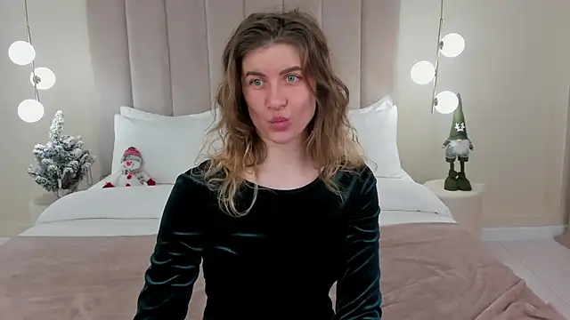 VikkiStorm online show from January 4, 2025, 9:54 am